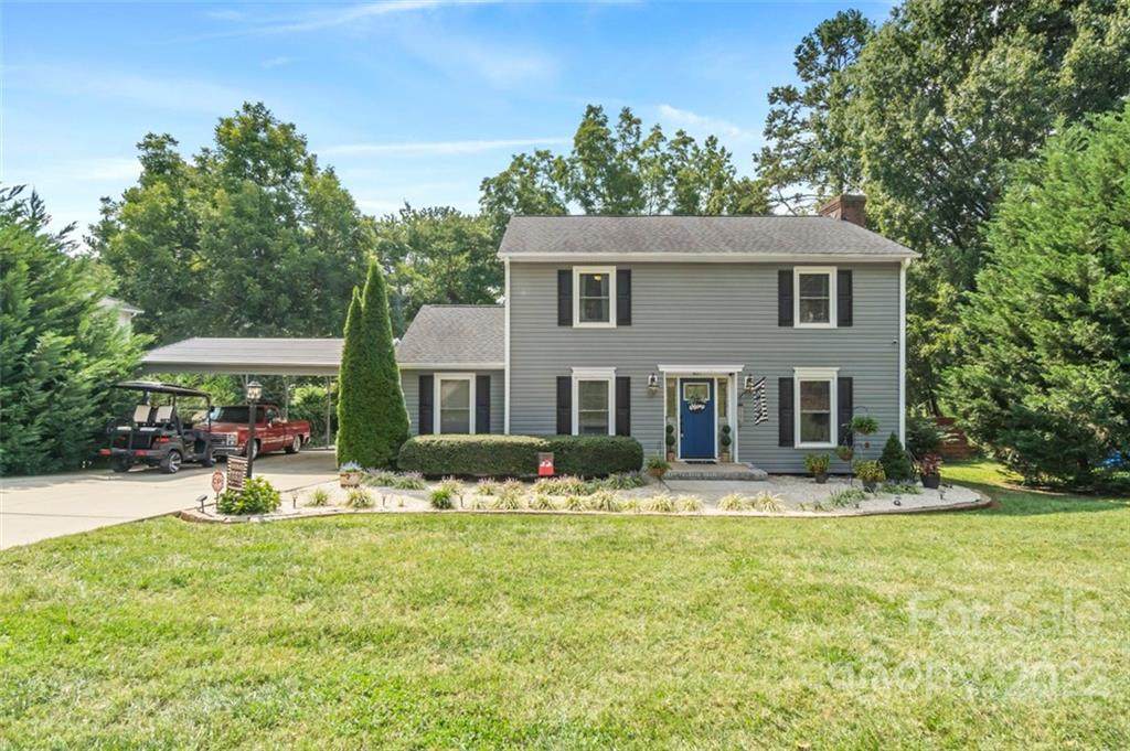 407 Pineview Drive - Photo 1