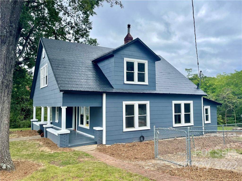 1035 Center Street - Photo 1