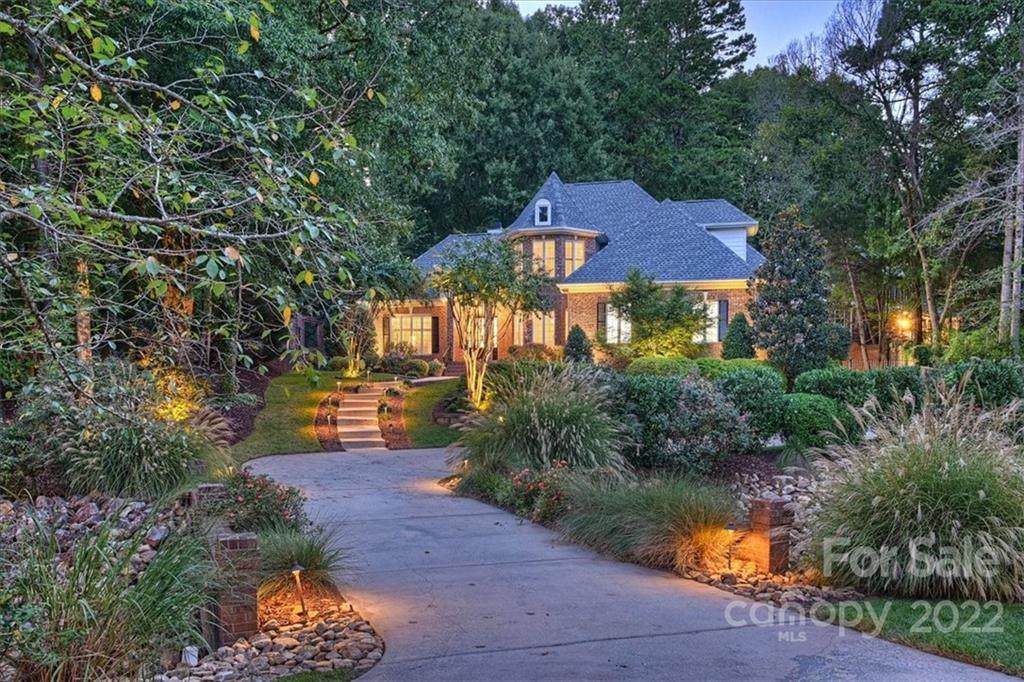 1121 Hudson Place - Photo 1