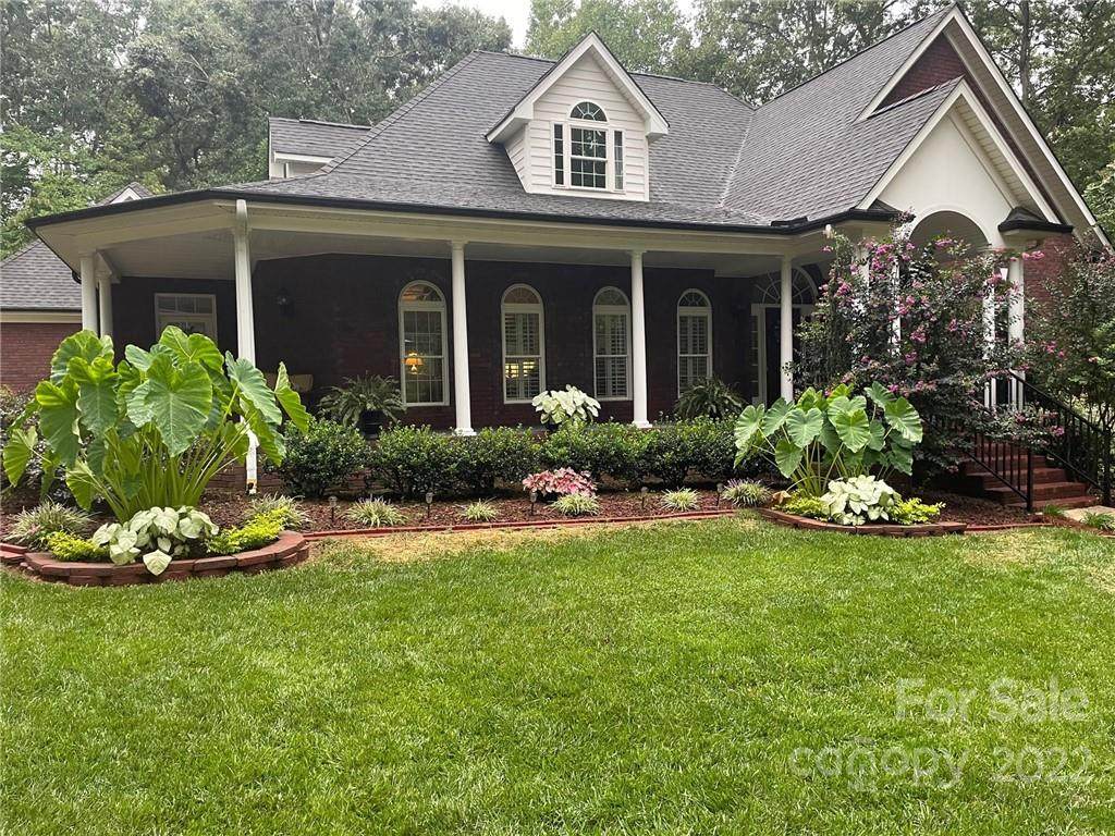 214 Elizabeth Drive - Photo 1
