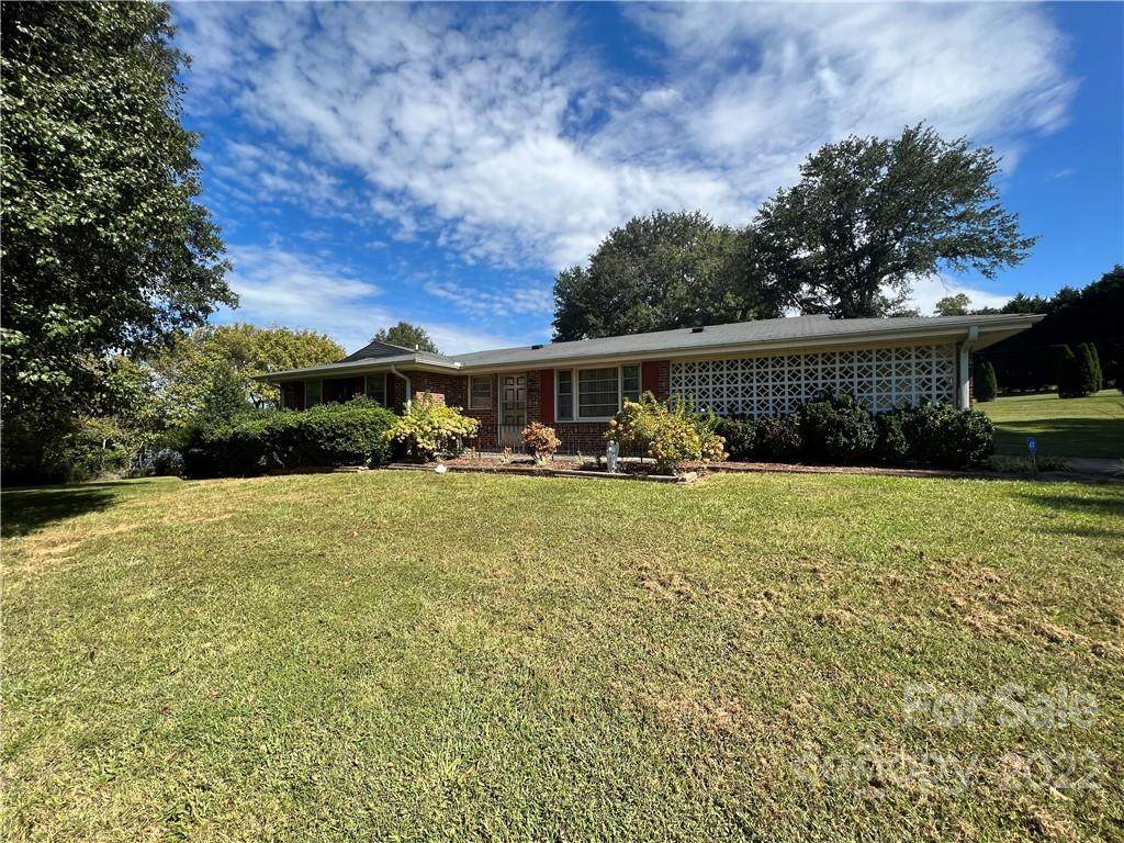 649 Pine Street - Photo 1
