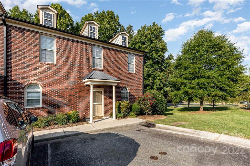653 Camrose Circle - Photo 1
