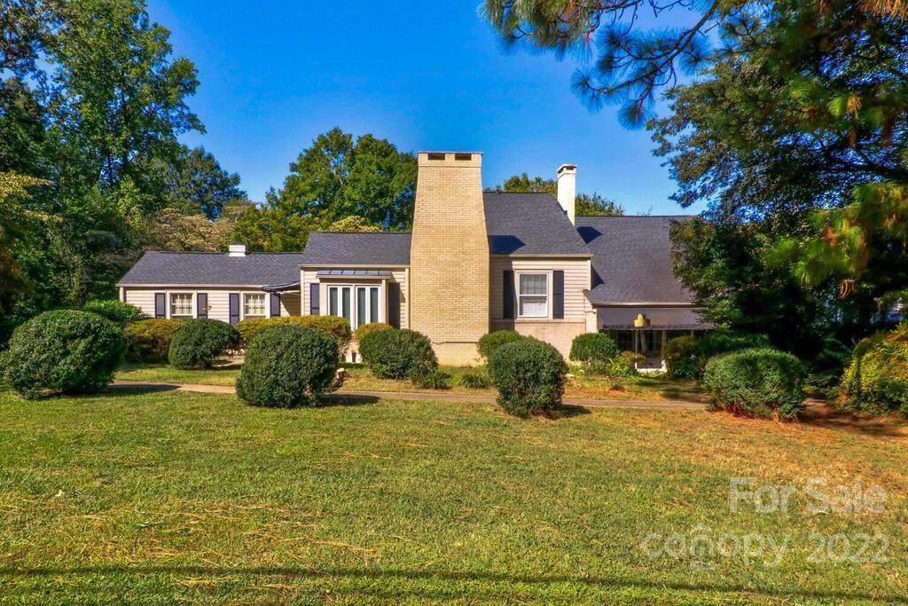 404 Fairview Drive - Photo 1