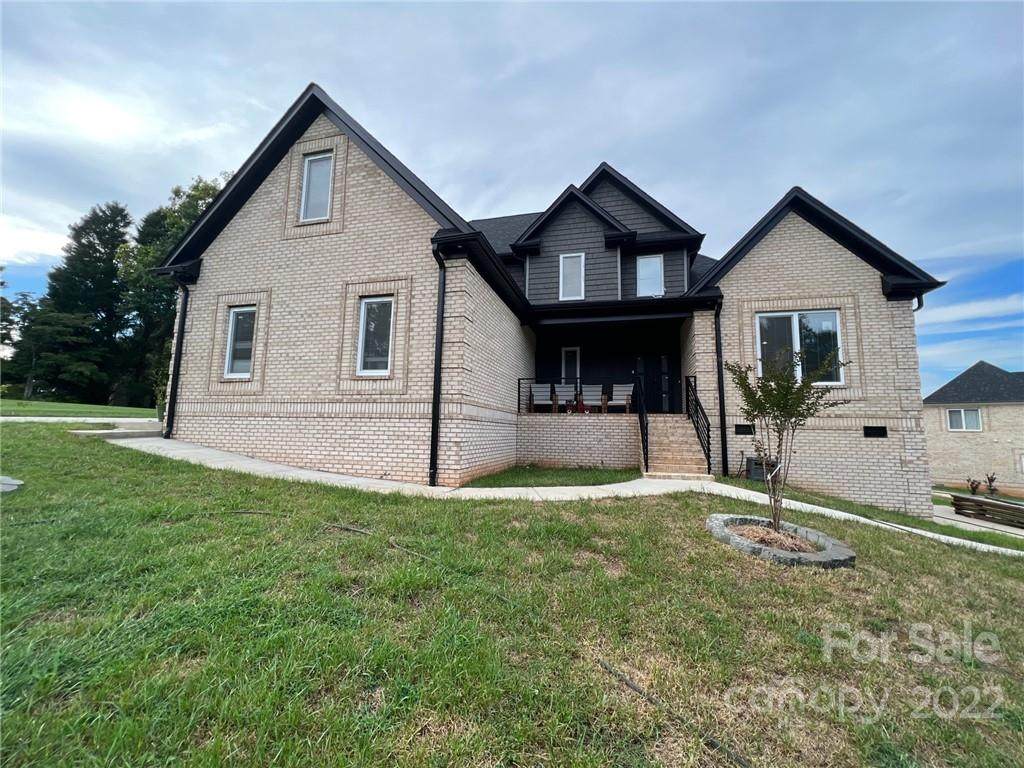 602 39th Avenue - Photo 1