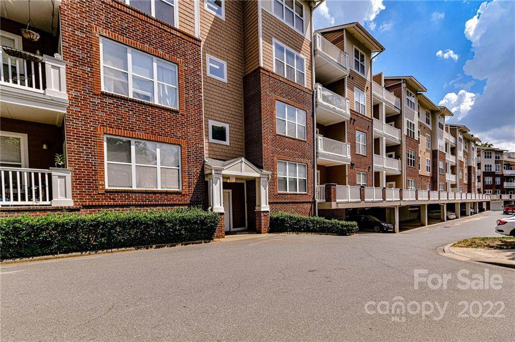 1000 Woodlawn Road - Photo 1