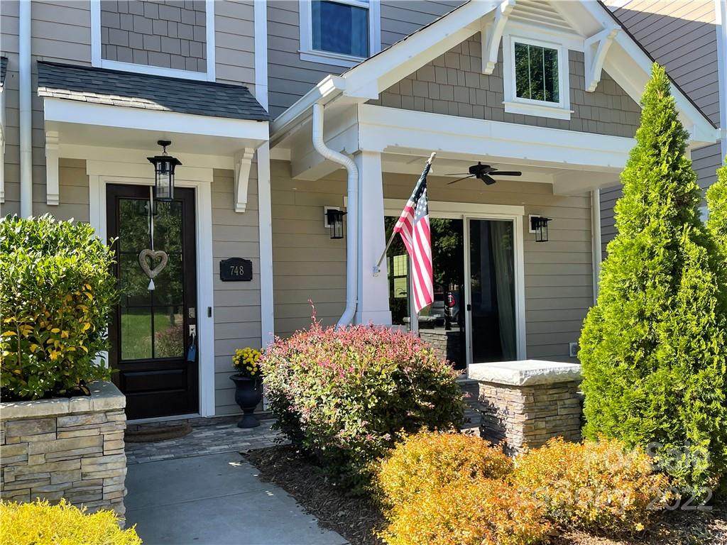 748 Amalfi Drive - Photo 1