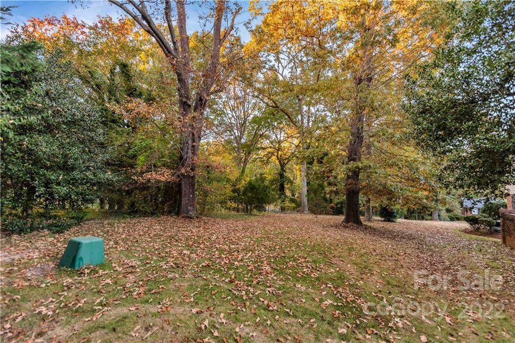 000 Gaston Avenue - Photo 1
