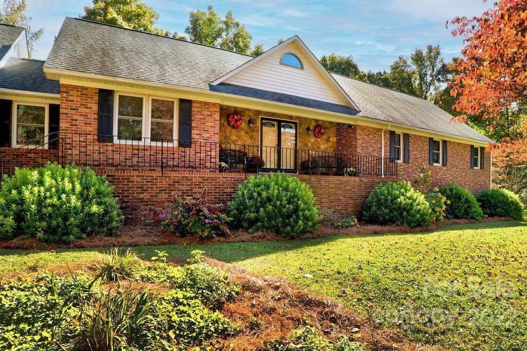204 Frontier Circle - Photo 1