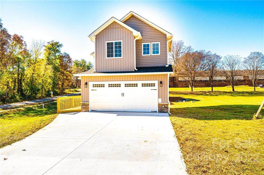 275 Woodlawn Drive - Photo 1
