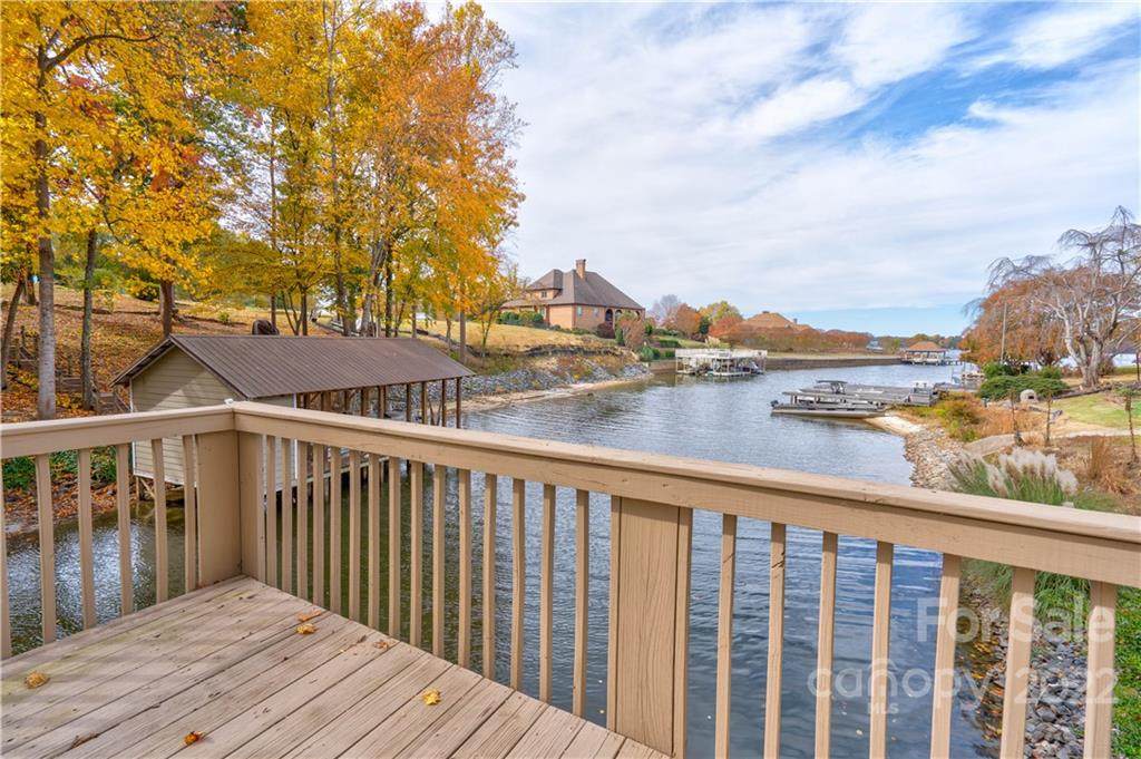107 Canterbury Drive - Photo 1