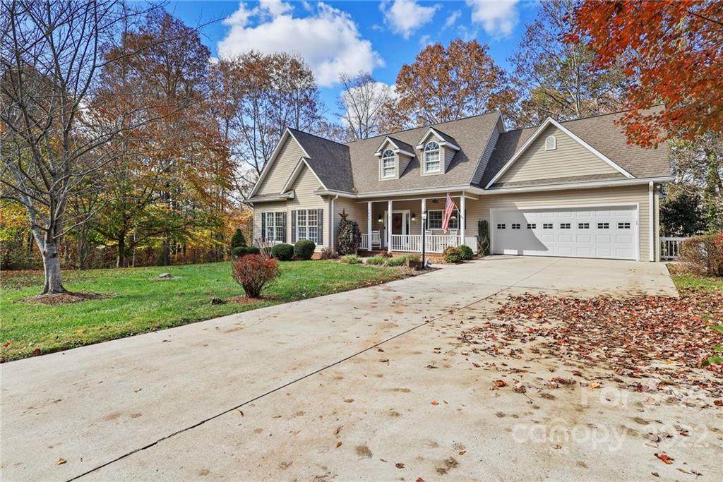 1024 Williamsburg Drive - Photo 1