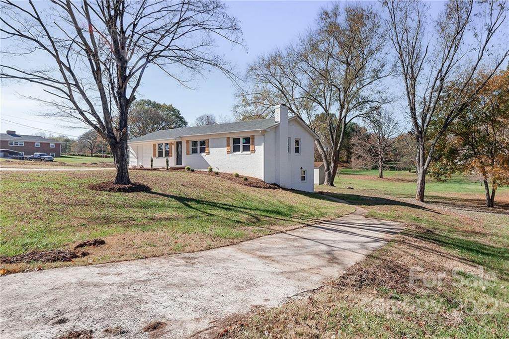 204 Skycrest Avenue - Photo 1