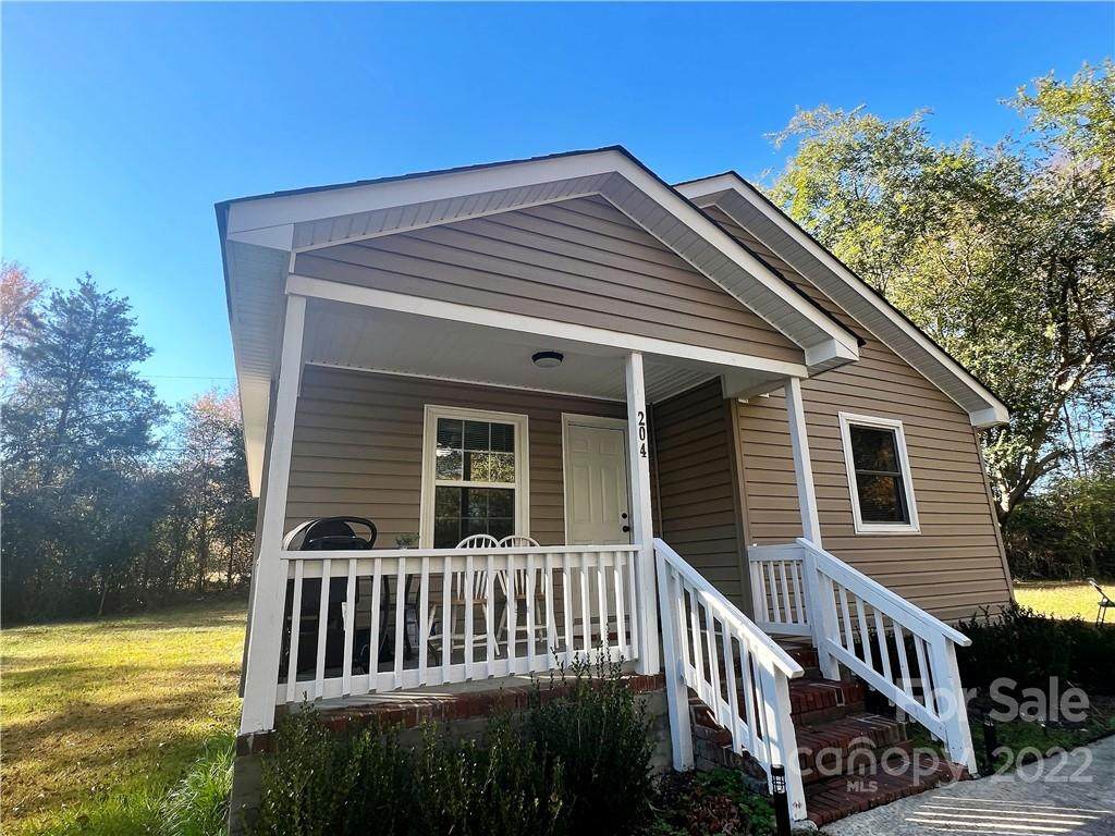1204 Woodlawn Avenue - Photo 1