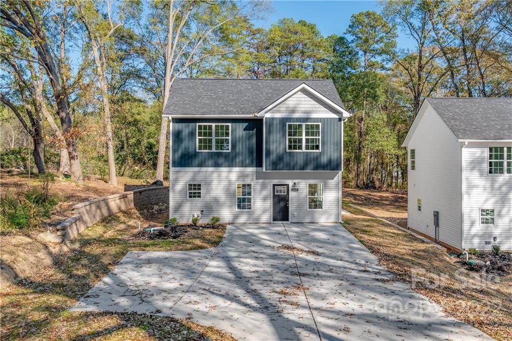 1018 East Drive - Photo 1