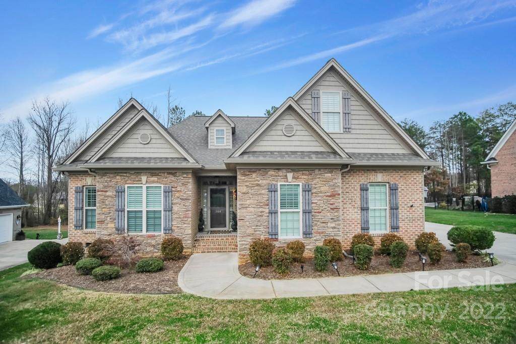 304 Wintergreen Court - Photo 1