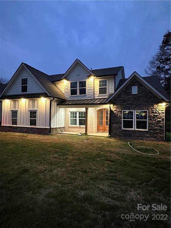 2330 Lakeview Circle - Photo 1