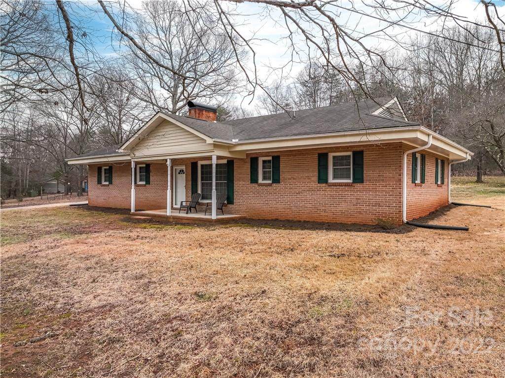 698 Park Circle - Photo 1