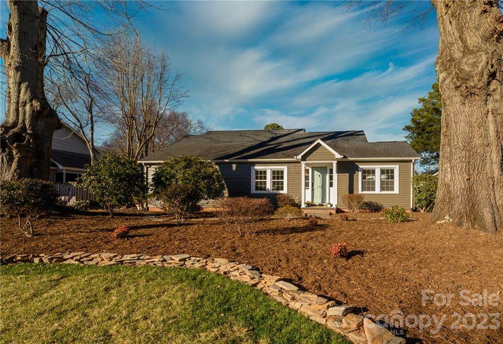 123 8th Avenue - Photo 1