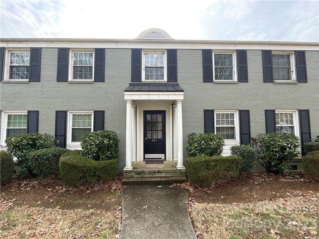 301 Wakefield Drive - Photo 1