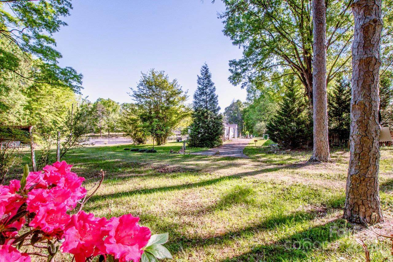 524 Dawn Circle - Photo 1