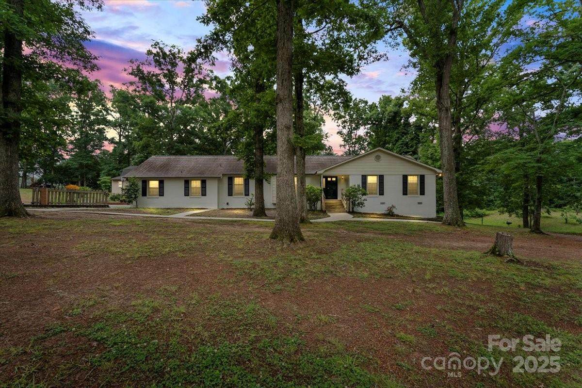 603 Sunnybrook Drive - Photo 1