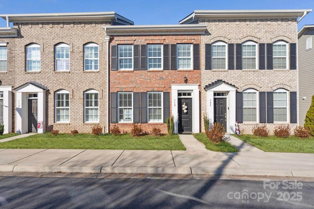 110 Pine Street - Photo 1