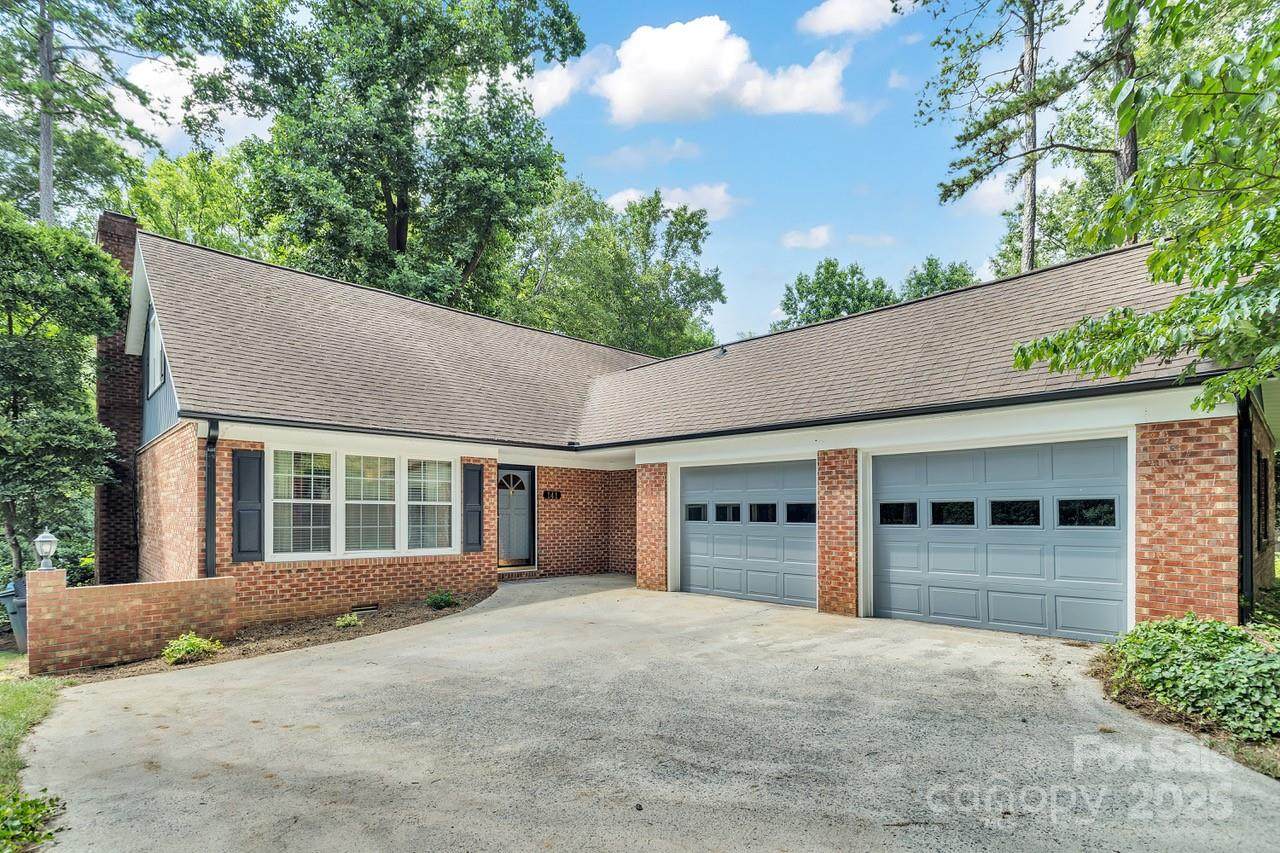 141 Wellington Drive - Photo 1