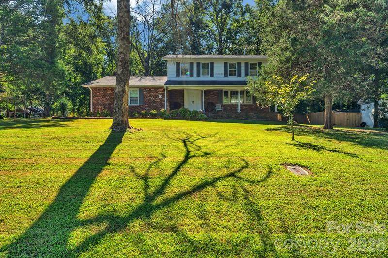 201 Bayberry Drive - Photo 1