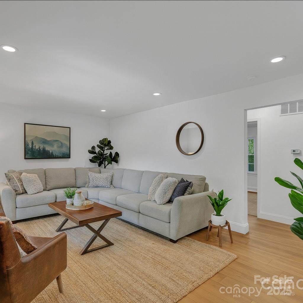 628 Westover Terrace - Photo 1