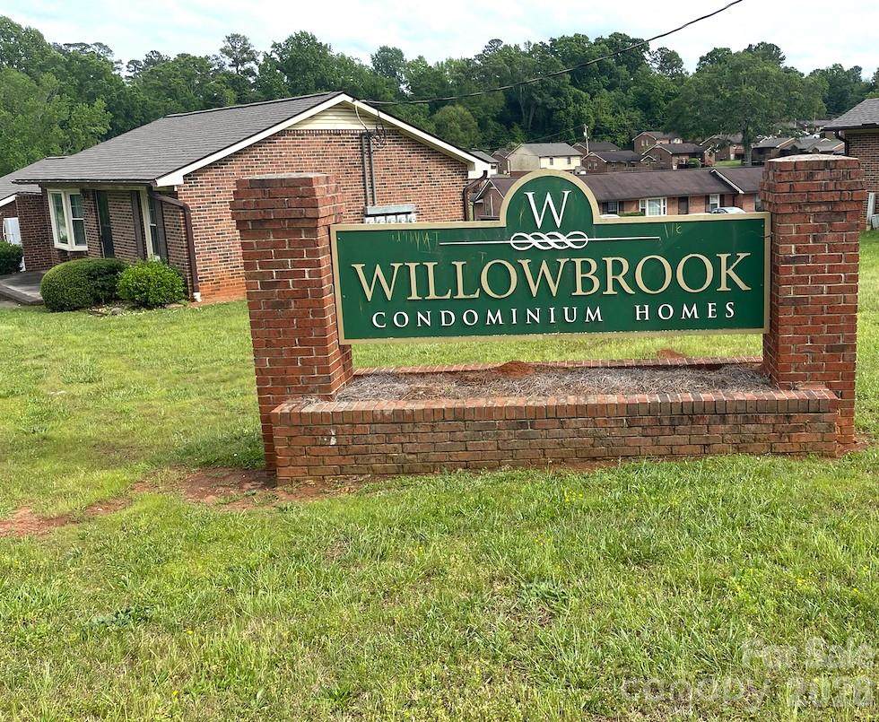 484 Willow Spring Lane - Photo 1