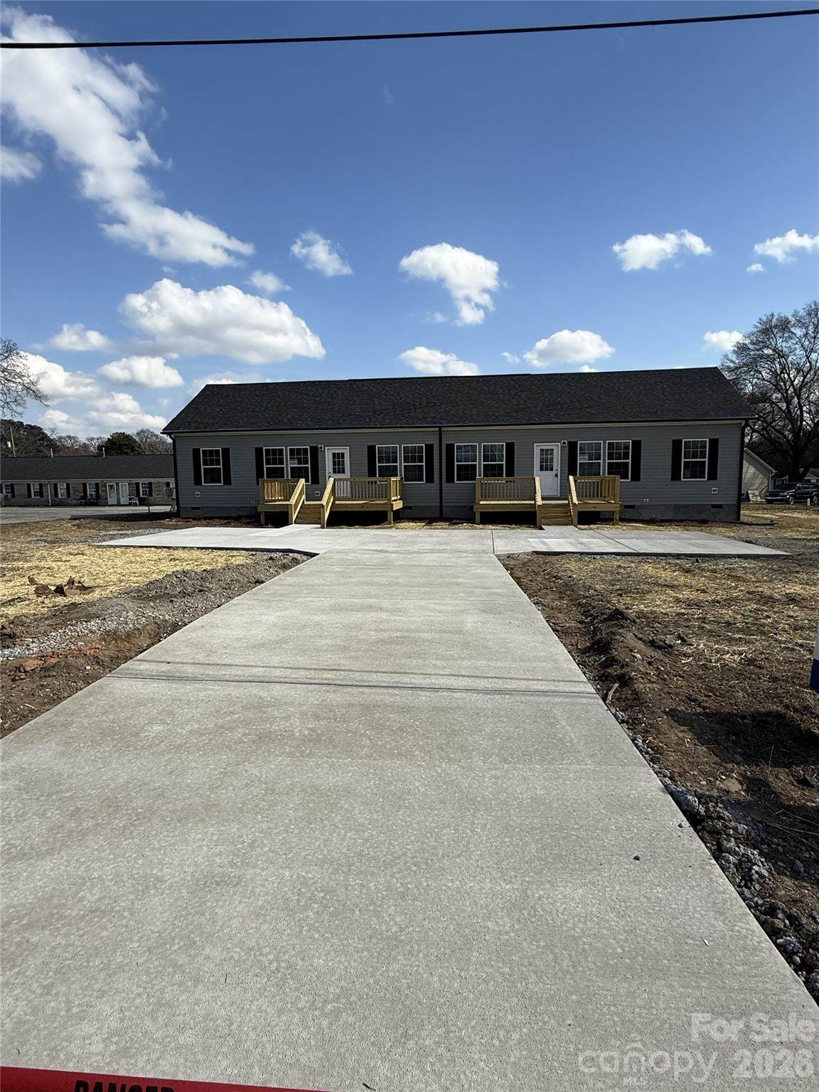 1009 Airline Street - Photo 1