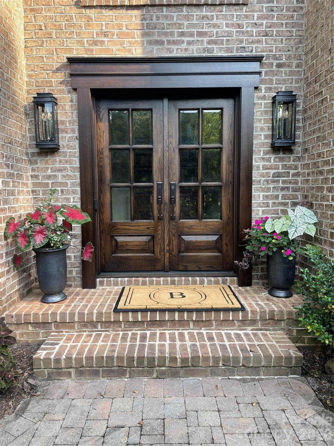 112 Parkland Street - Photo 1