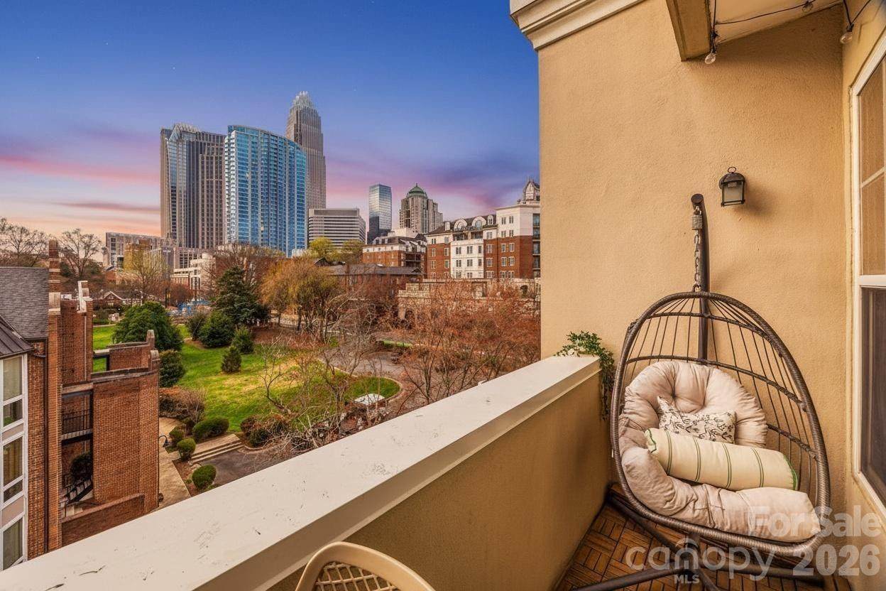 405 7th Street - Photo 1