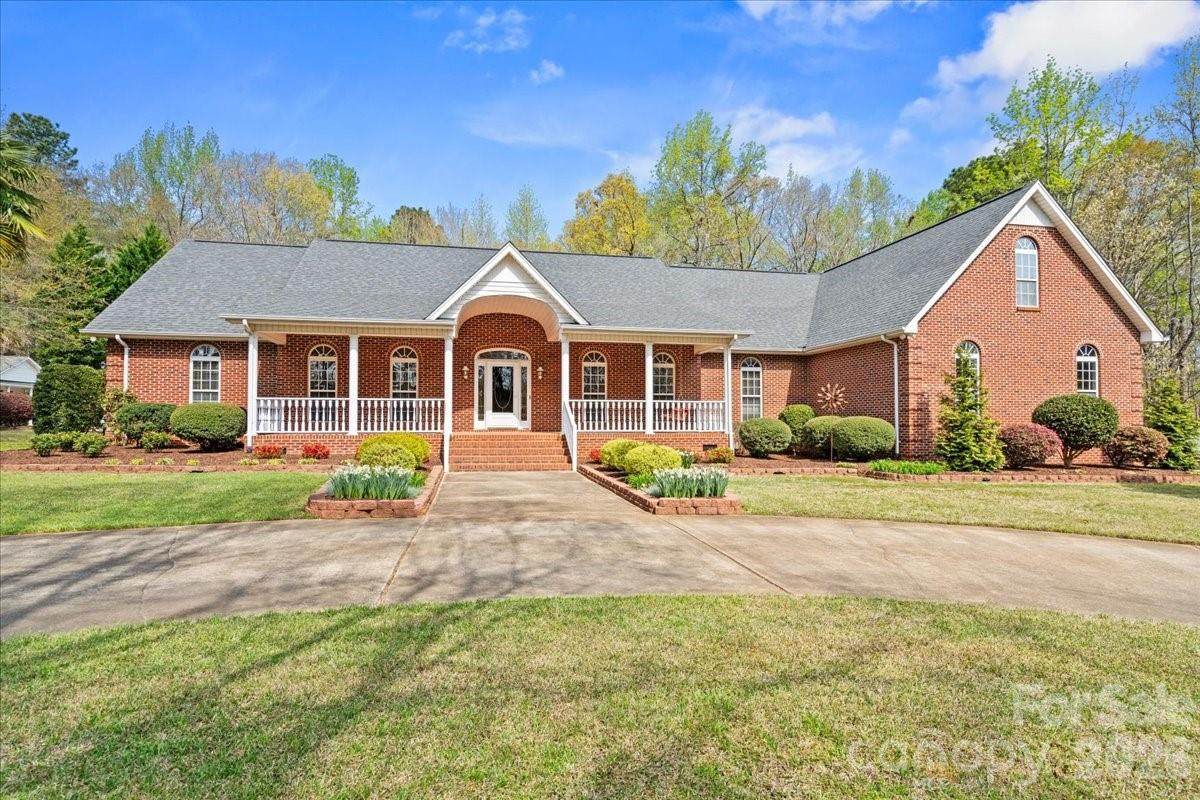 299 Fairway Lane - Photo 1