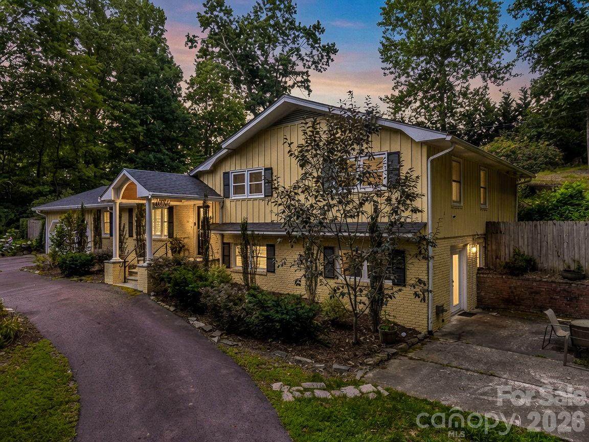 111 Dogwood Drive - Photo 1
