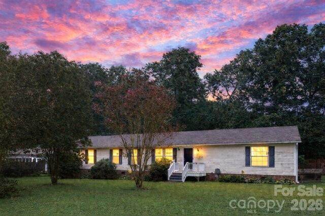 114 Ashford Drive - Photo 1