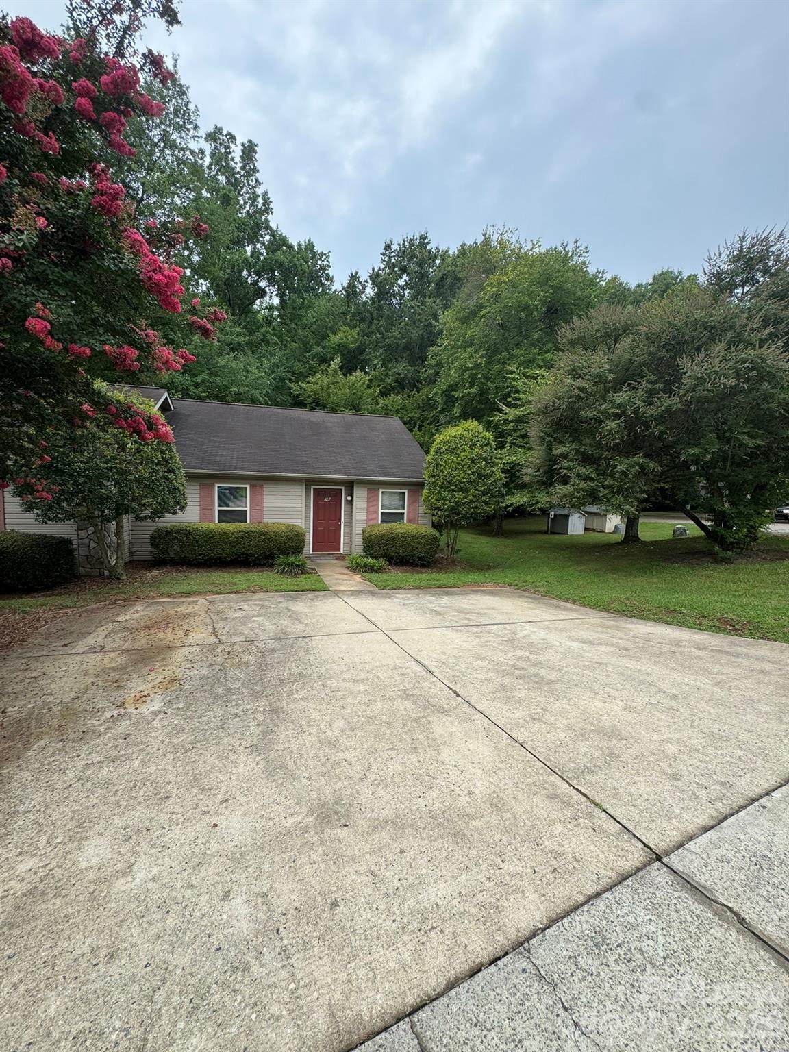 107 Bogey Lane - Photo 1