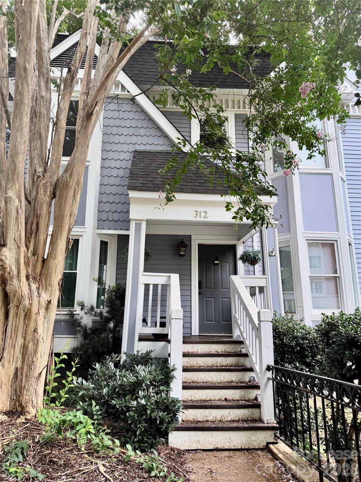312 10th Street - Photo 1