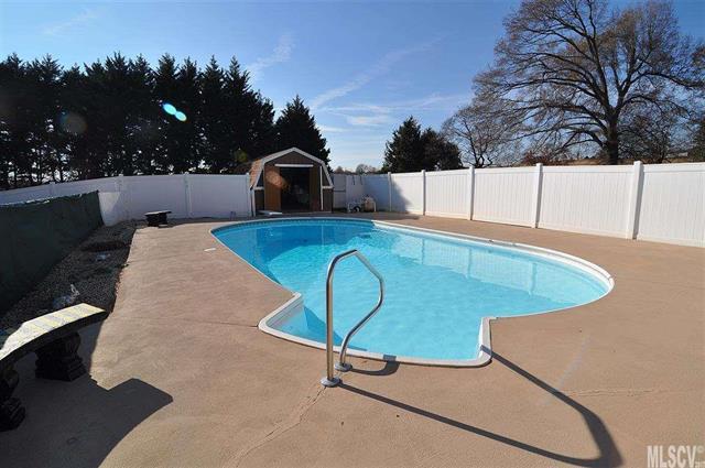 1060 Oakwood Street - Photo 1