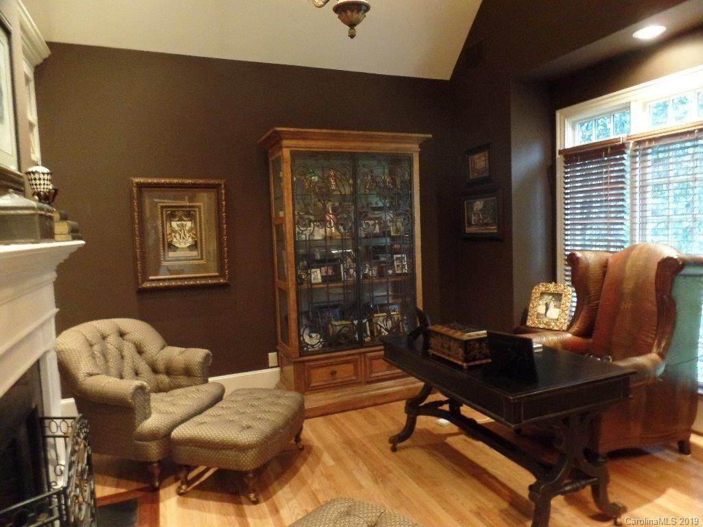 122 Creekside Drive - Photo 1