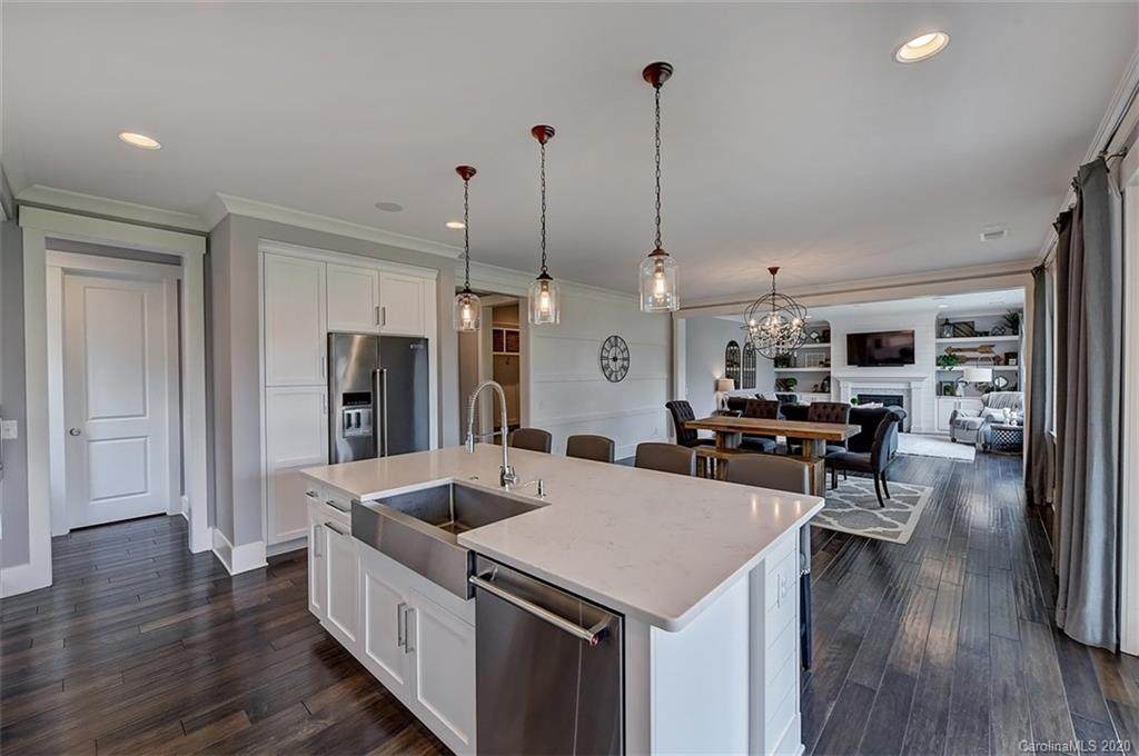 2711 Sandgate Avenue - Photo 1 2711 Sandgate Avenue - Photo 1