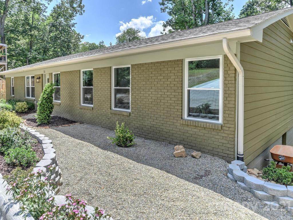 16 Woodstock Lane - Photo 1