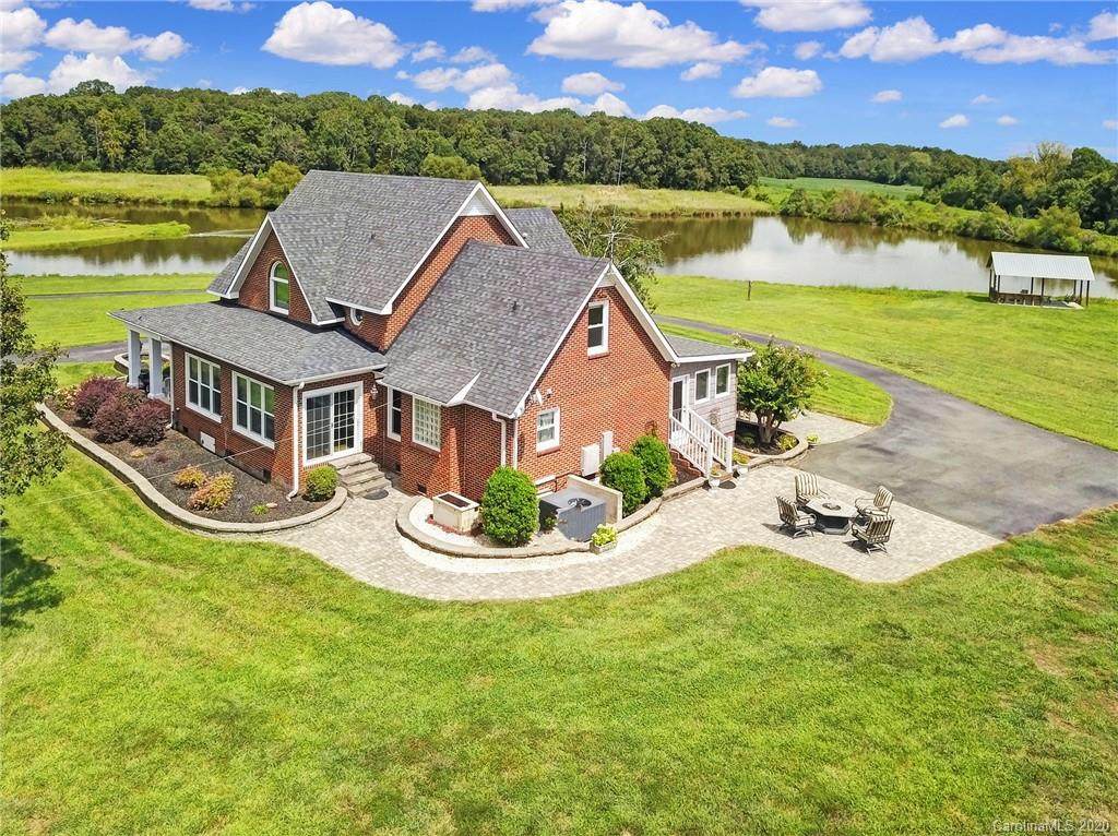 1715 Rock Rest Road - Photo 1