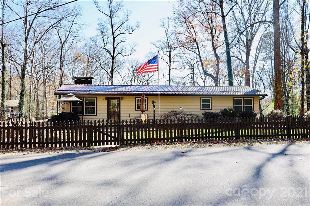 74 Hemlock Street - Photo 1
