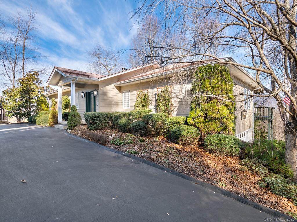 334 Summerset Drive - Photo 1