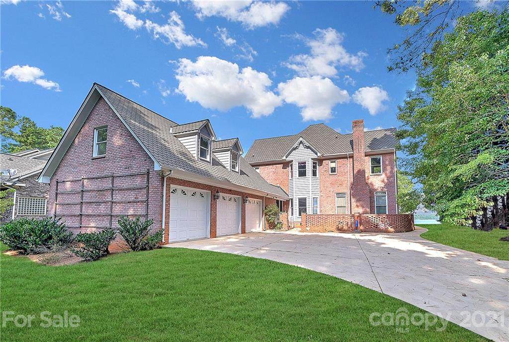 8019 Ravenwood Lane - Photo 1