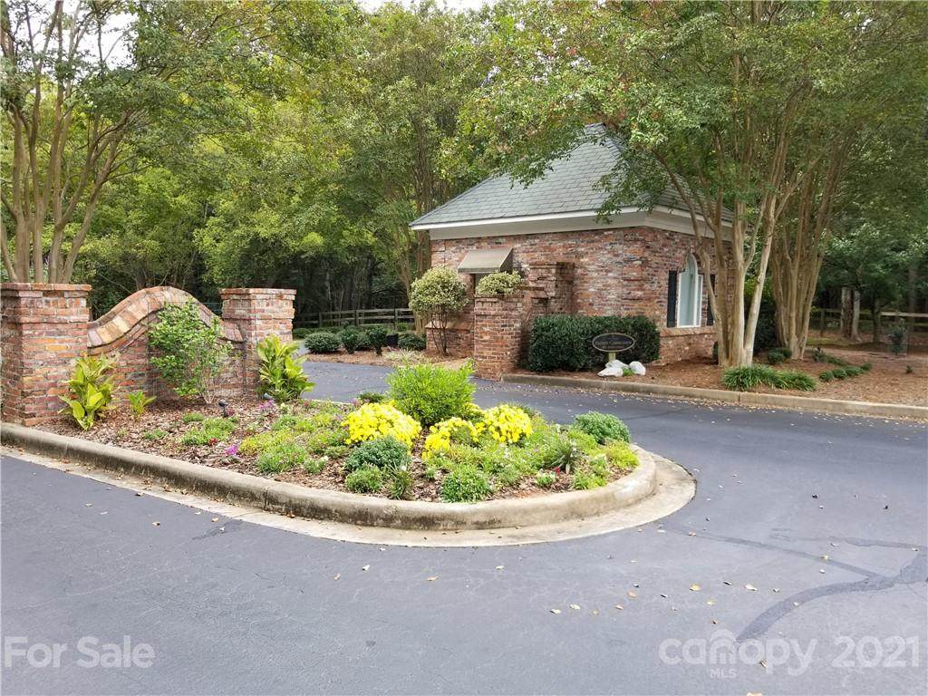 102 Regimental Court - Photo 1