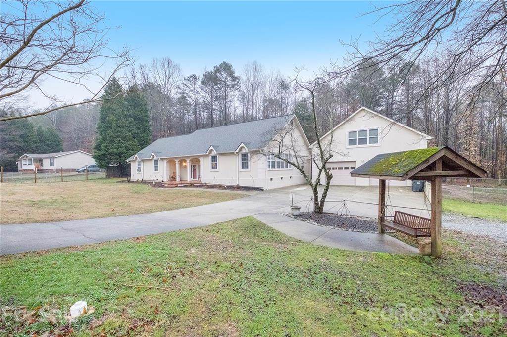 115 Springwood Lane - Photo 1