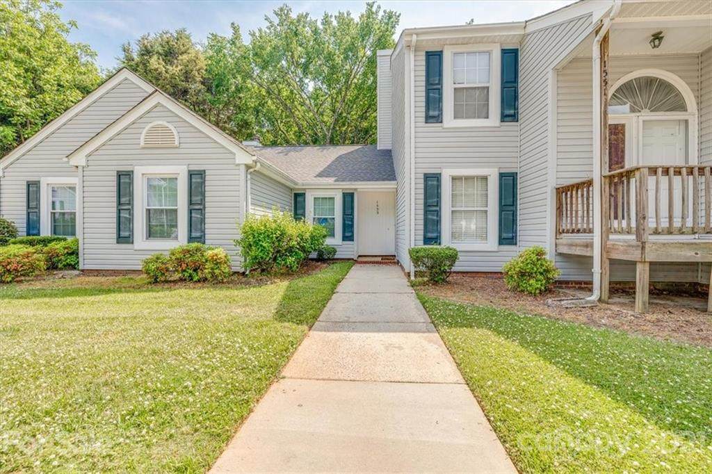 1553 Hunt Club Court - Photo 1
