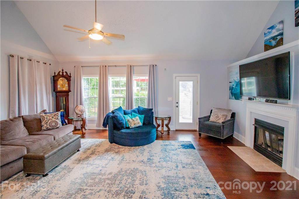 104 Grand Bay Drive - Photo 1